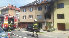 V Brně hořel dům, starého pána zachránili sousedé po žebříku