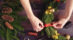 Originální tipy na adventní věnce. Vyrobte si je doma za pár korun