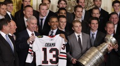 Obama přijal vítěze Stanley Cupu. Dostal dres a přístroj na popcorn