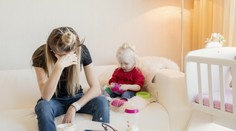 "Spím hodinu, prodávám věci z bytu." Samoživitelka popsala, jak přežívá