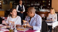 Restaurace zveřejnila fotky lidí, po nichž chtěla peníze. Zákazníky to pobouřilo