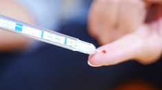 Další záblesk naděje? Moderna spustila testování vakcín proti HIV
