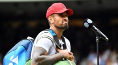 Další pokuta na obzoru. Kyrgios porušil pravidla Wimbledonu i bez divokých scén