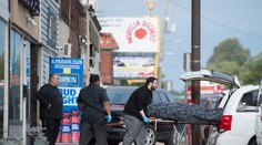 Střelci vešli do baru a začali pálit! V americkém Kansasu zemřeli čtyři lidé
