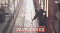 Děsivé video: Důchodce (†63) uvěznily dveře metra a souprava se rozjela!