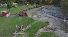 Řeka změnila koryto a odnesla kus pozemku westernového ranče
