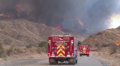 Požáry u Los Angeles se nedaří zastavit, dál se rychle šíří. Vyžádaly si už 27 obětí