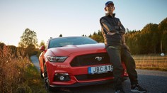 Vitální Švéd si k 97. narozeninám nadělil osmiválcový Mustang GT!