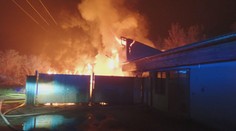 Sklad zdravotnického materiálu pohltily plameny! Halu nedávno někdo vykradl