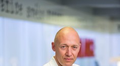 Do Ordinace míří nová posila! Doktor s kapsami plnými fetu