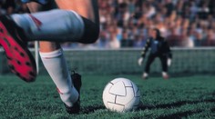 Oslava k smíchu. Fotbalista chtěl napodobit Ronalda, kuriózně se zranil