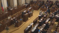 Sněmovna přehlasovala prezidentské veto. Platy politiků vzrostou skoro o 7 procent