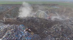 Hasiči bojují s požárem skládky u Lovosic už třetí den! Povolali posily