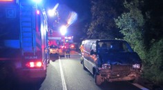 Řidič předjížděl na zákazu, po srážce s dalším autem tři zranění