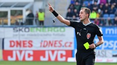 Derby bude pískat sudí, který dříve zařízl Spartu i Slavii. Fanoušci jsou proti