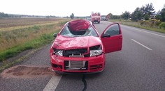 Cyklista srážku s autem nepřežil, náraz vozidlo zcela zdemoloval