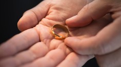 Muž ztratil snubní prsten: Po smrti ženy mu vyrostl před očima! FOTO