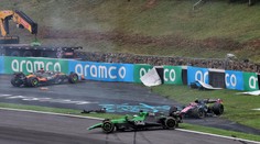Sprint opanoval Norris, Piastri havaroval. Bortoleto měl vážnou nehodu