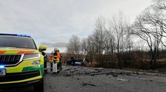 Tragická nehoda na Kolínsku. Jeden řidič zemřel, pro druhého letěl vrtulník