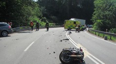 Po strašlivé nehodě musel pro zraněného motorkáře letět vrtulník