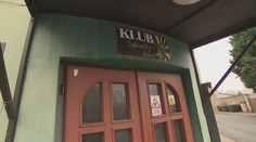 Paní Velitšovou trápí hluk z klubu. Její dům od podniku dělí jen tenká stěna