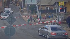 Méně než 2500 korun! Učitelkám s dětmi na přejezdu dal úřad pokutu