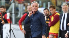 Mourinho dostal zase červenou. Posmíval se soupeři a bude týmu chybět