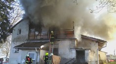 Rodiny jsou po ničivém požáru na mizině. Radnice jim poskytla náhradní bydlení