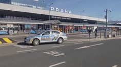 Zásah policie na pražském letišti! Neznámý předmět tam popálil člověka