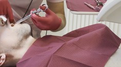 Mladík vydávající se za zubaře měl jen základní vzdělání. Ošetřil desítky pacientů