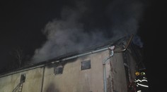 V Chocni hořela ubytovna. Před plameny utíkali dospělí i děti
