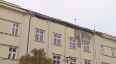 V Plzni se zřítila římsa! Úsek měl 15 metrů, trosky pokryly široké okolí