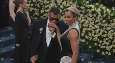 Celebrity se předvedly na Met Gala. Letos vzdaly hold černošským designérům