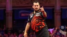Clayton v Berlíně získal první letošní triumf, Smith málem zavřel devítku