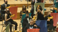 Muzikanti odehráli koncert na dětské hračky. Slyšet byly i plastové pistole