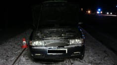 Spletl si auto s drezínou. Podnapilý cizinec omylem vyrazil po kolejích