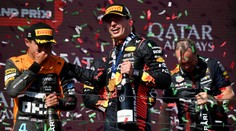 Padl 35 let starý rekord. Verstappen dojel Red Bullu pro 12. výhru v řadě