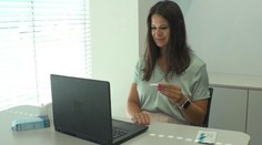 Samotesty přes videohovor? Nehrozí! Podle ministerstva jdou proti zákonu