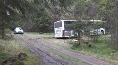 V lese u hranic s Německem našli opuštěný autobus!
