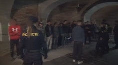 Muž (51) z Prahy se vydával za policistu. Cizince obral o statisíce