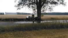 Při nehodě uhořeli dva mladíci (23 a 27)! Nezvládli předjíždění