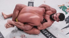 Bellator 255: Pitbull obhájil titul, uspal soupeře a pak upozornil rozhodčího