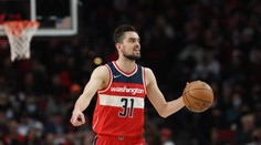 Satoranský proti Golden State pouze asistoval, Krejčí sázel trojky
