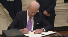 Muži v jednom týmu s ženami! Biden podepsal transgenderový program