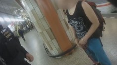 Brutální napadení ve Vršovicích: Dvojici podezřelých policie zadržela v metru