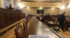 Jak se maká ve sněmovně? Nijak! Ministři nepřišli, poslanci museli čekat