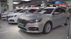 Autosalón nabízel luxusní auta. Všechna výrazně pod cenou