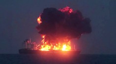 U Británie se srazil ropný tanker s nákladní lodí. Plavidlo skončilo v plamenech