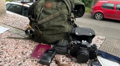 Poctivá žena našla batoh s foťáky a vše vrátila. Dostala odměnu