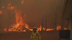 Děsivé záběry! Rozsáhlý požár v Austrálii zničil přes 71 domů